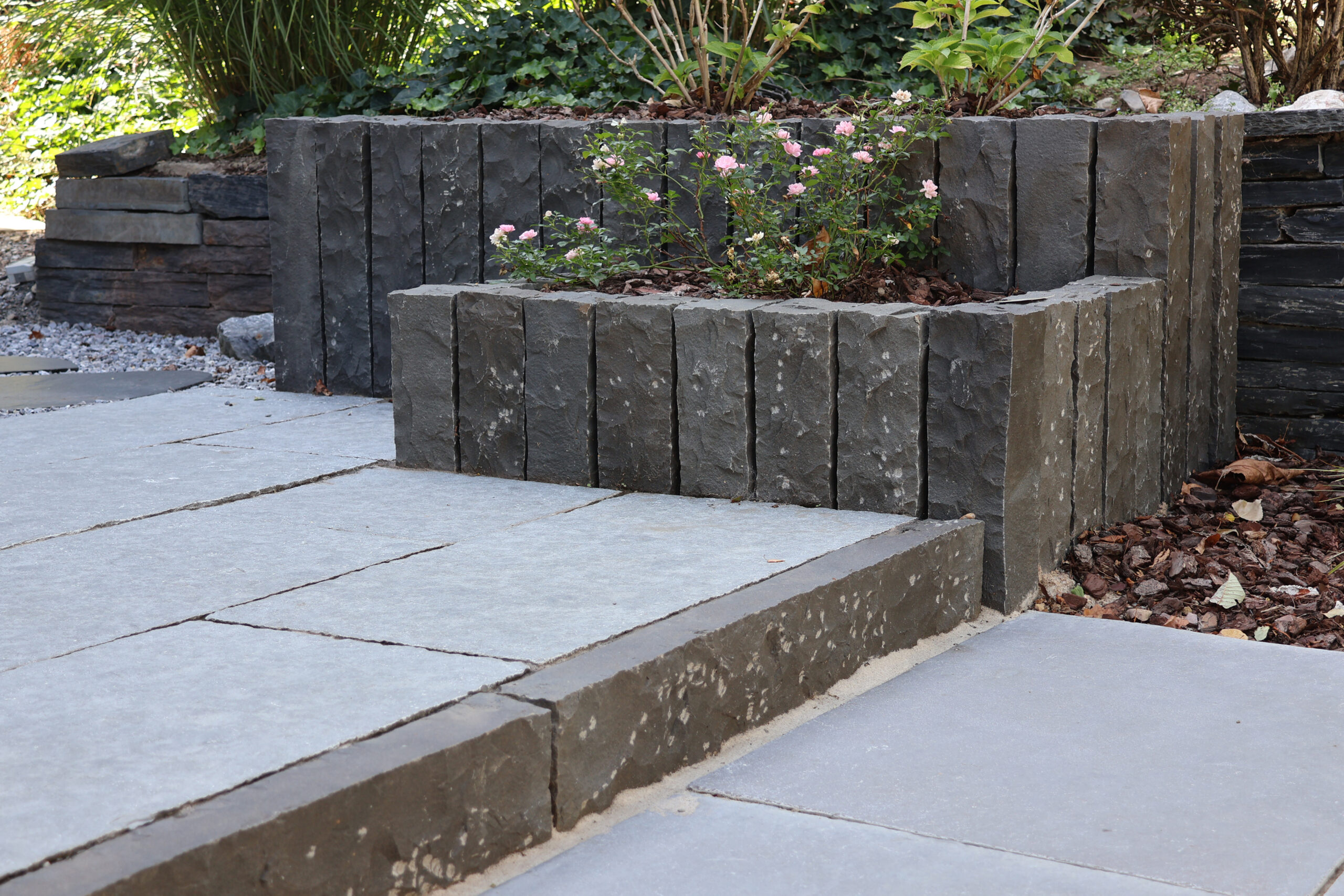Bagira Basalt Randstein (gespalten) – Bild 2