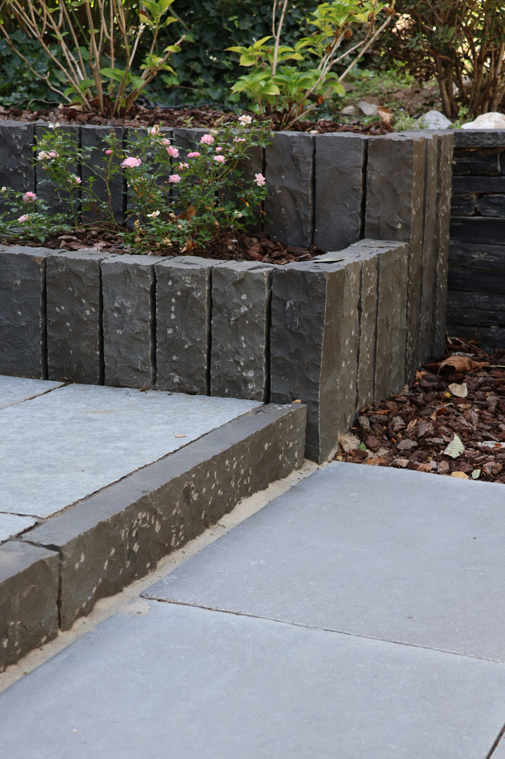 Bagira Basalt Randstein (gespalten) – Bild 7