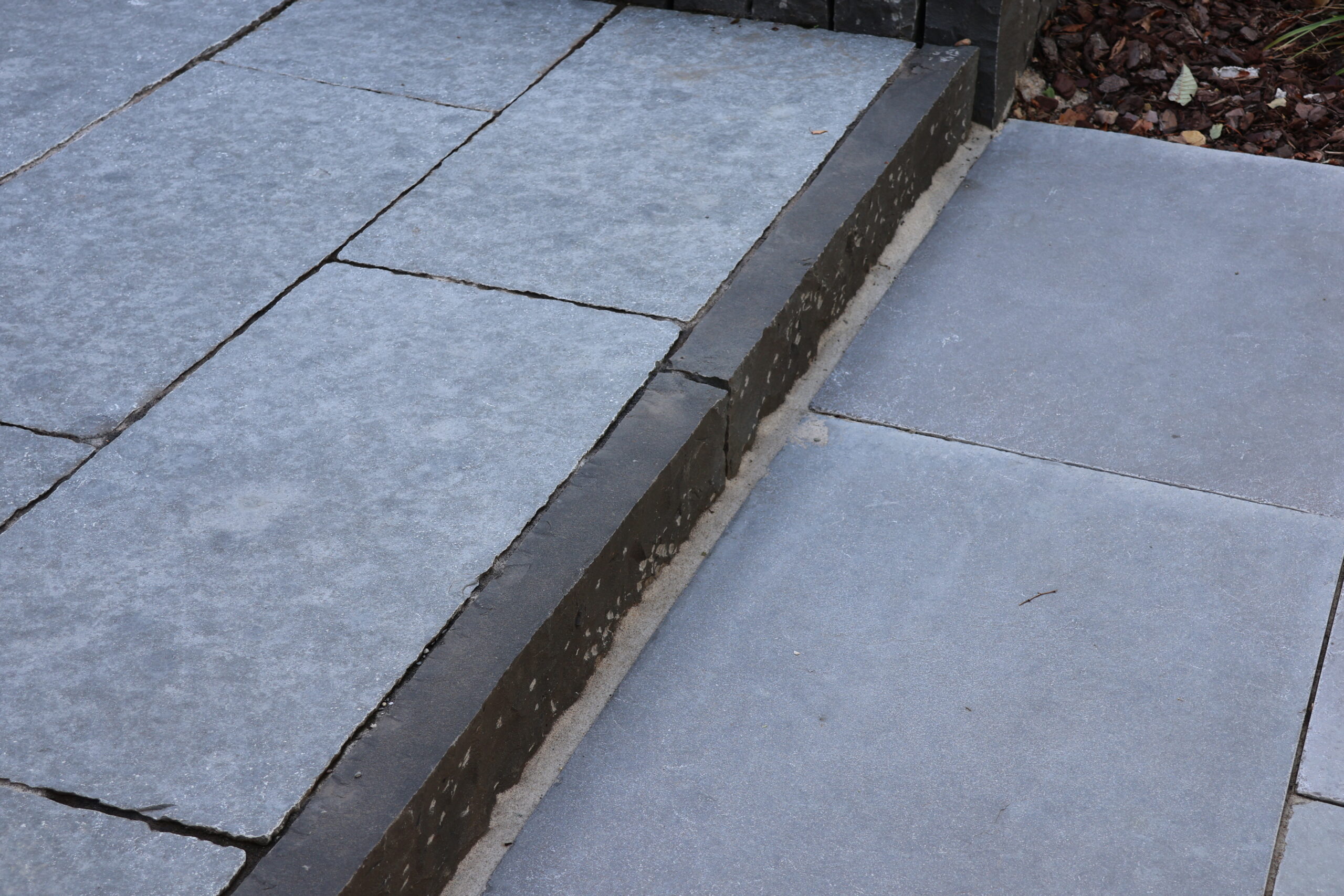 Bagira Basalt Randstein (gespalten) – Bild 8